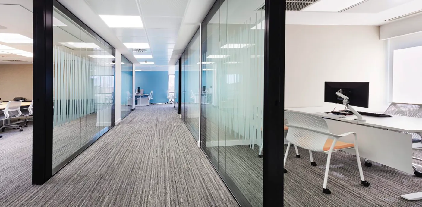 Cancelería de oficina con doble acristalamiento styleVISION