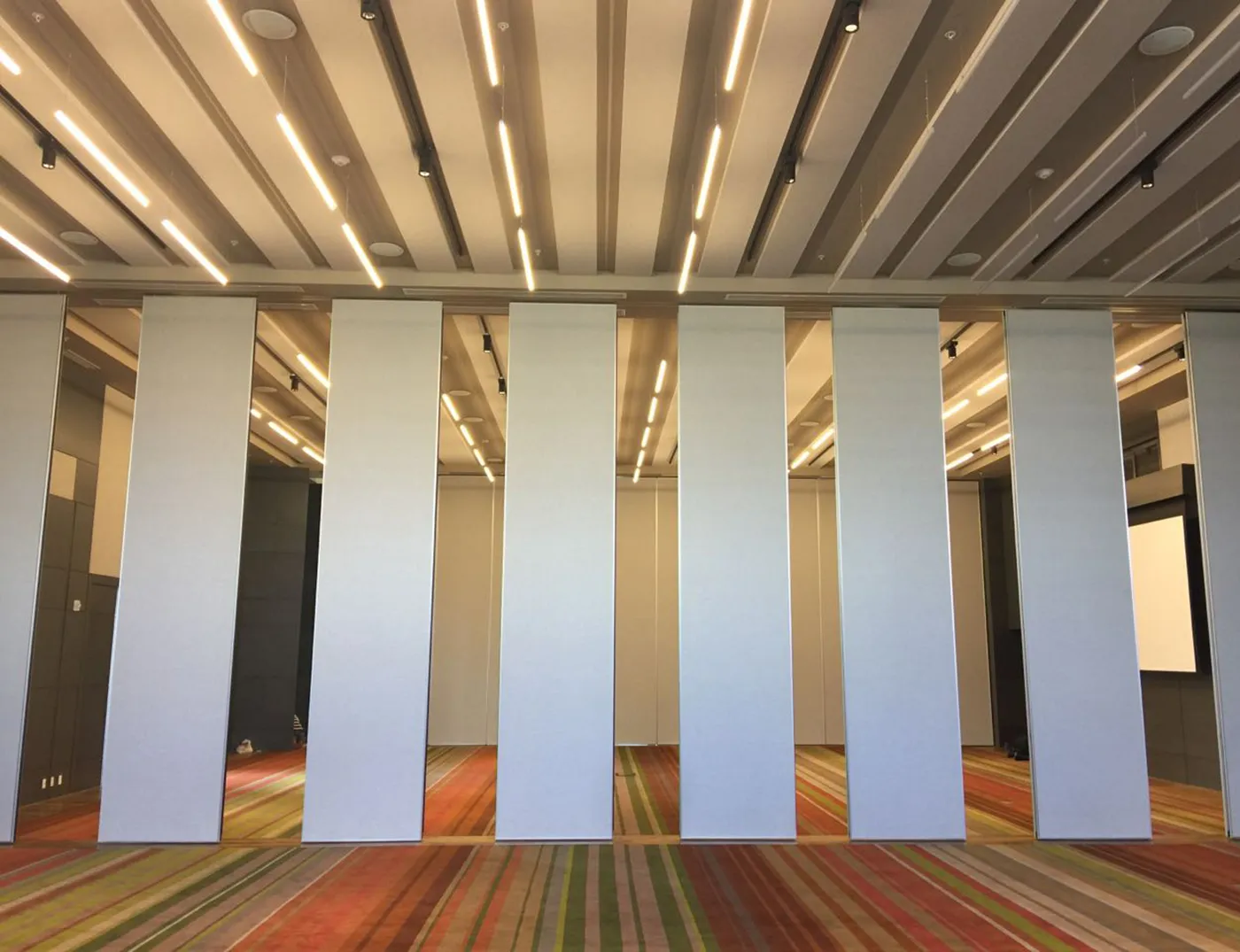 Fotografía de muros móviles moderco