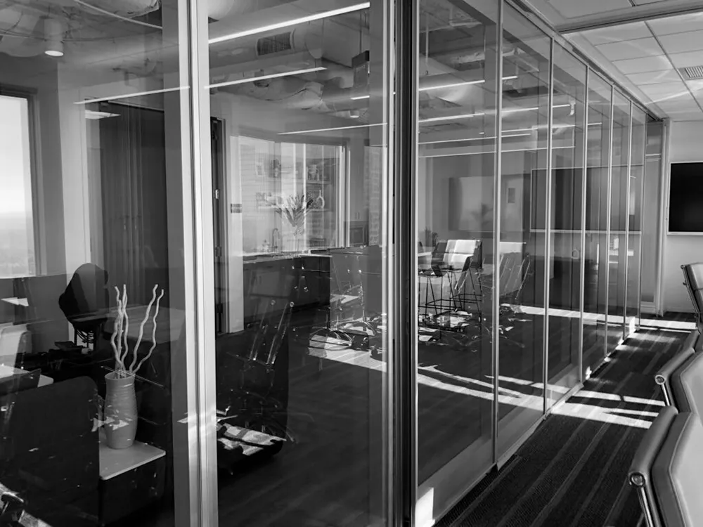 Muro móvil acústico transparente vidrio templado Serie 241 Crystal oficina