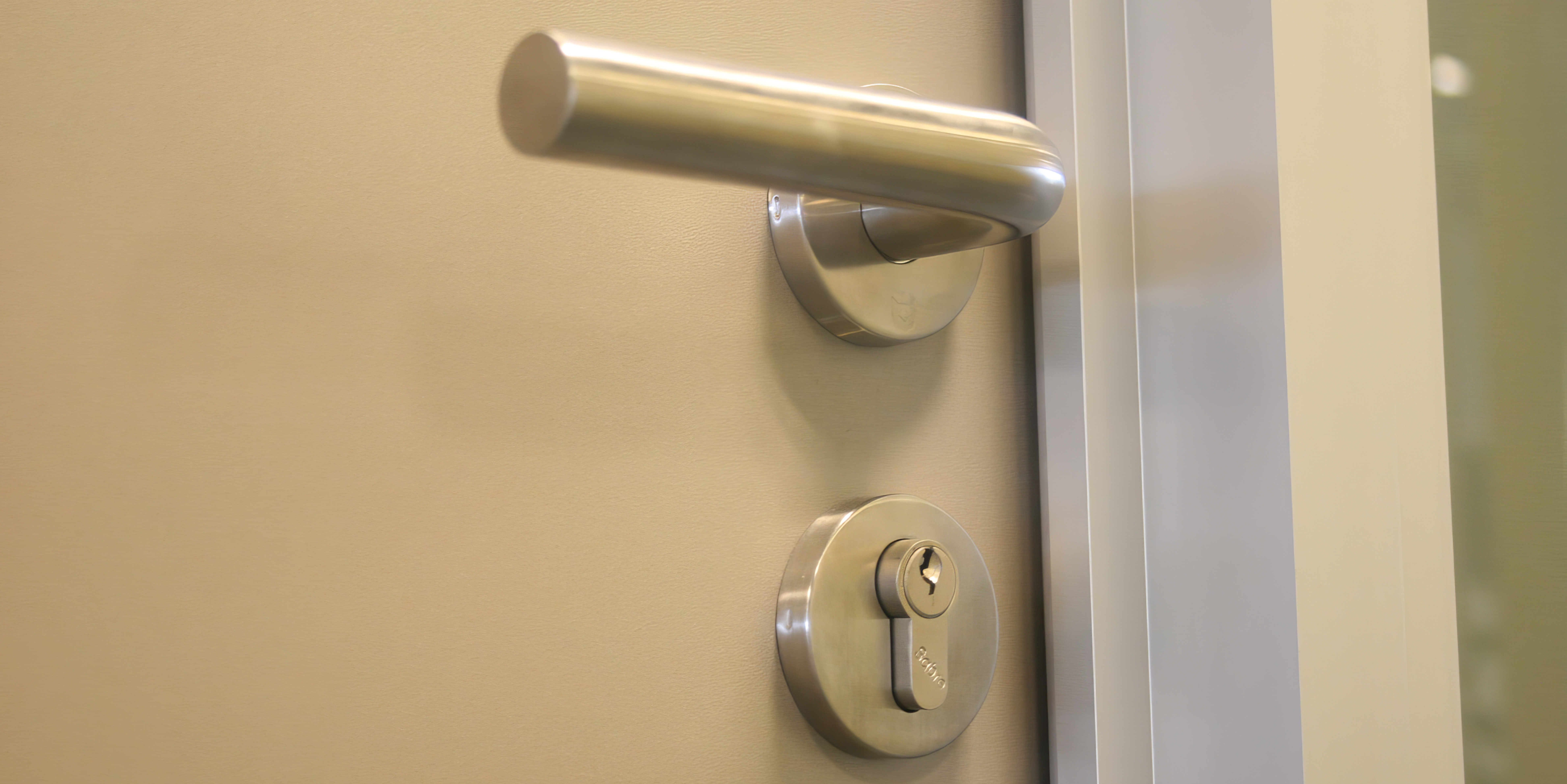 Detalle de manija y sello perimetral styleDOOR.