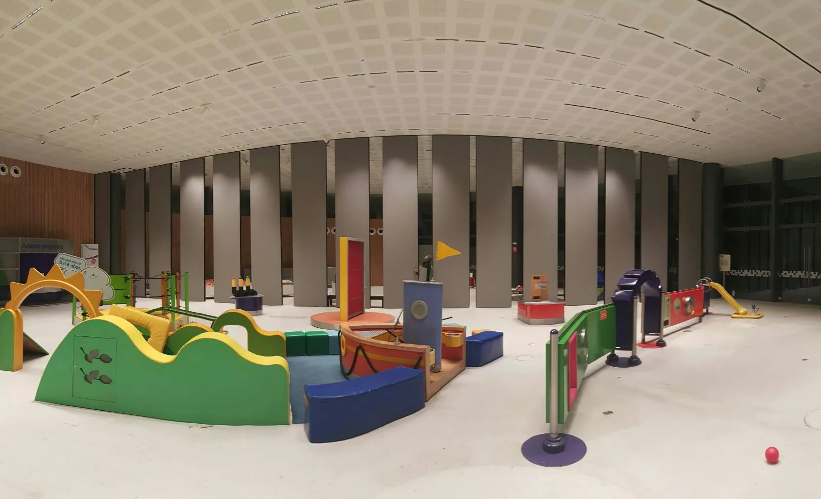 Muro móvil instalado en el Museo Papalote, CDMX.